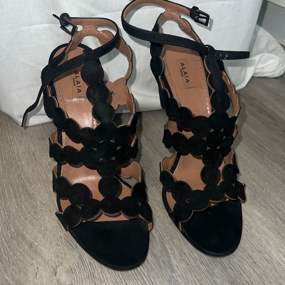 ALAÏA Laser-cut suede sandals, 10